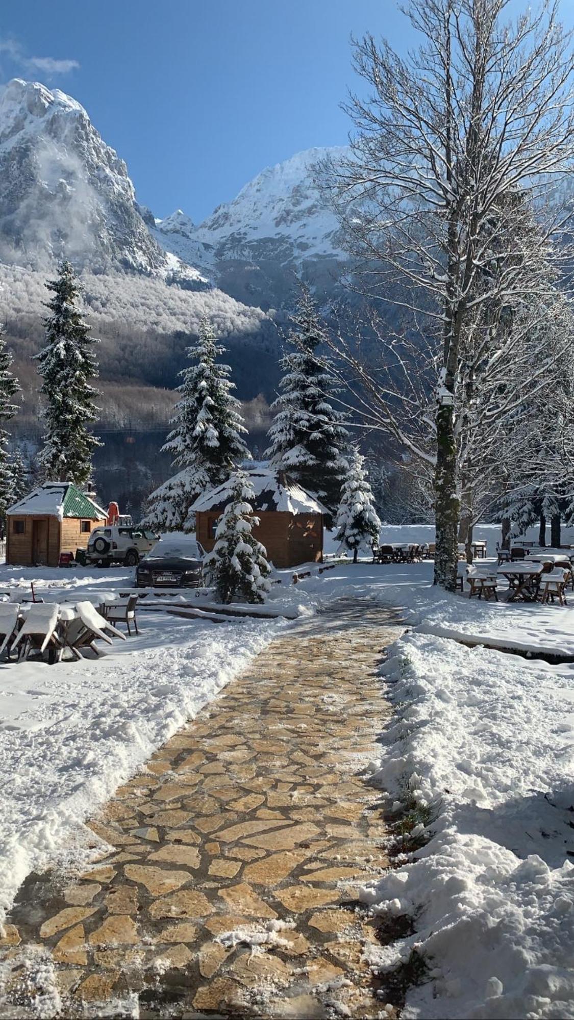 Hotel Fusha E Gjese Valbone Extérieur photo