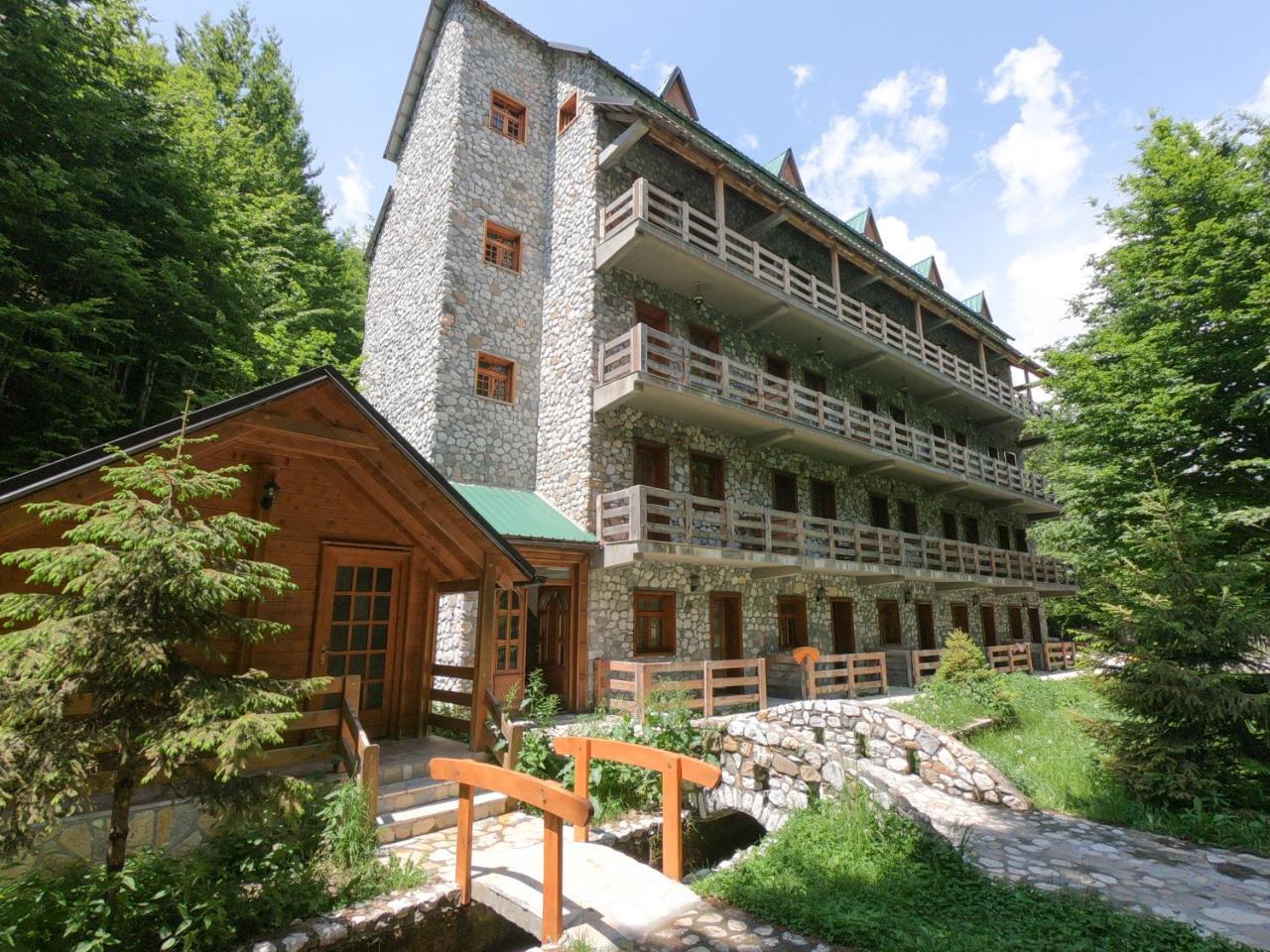 Hotel Fusha E Gjese Valbone Extérieur photo